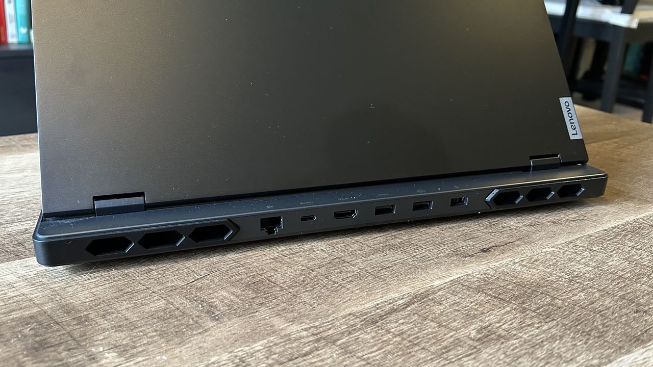 ports to the rear of the lenovo legion pro 7i