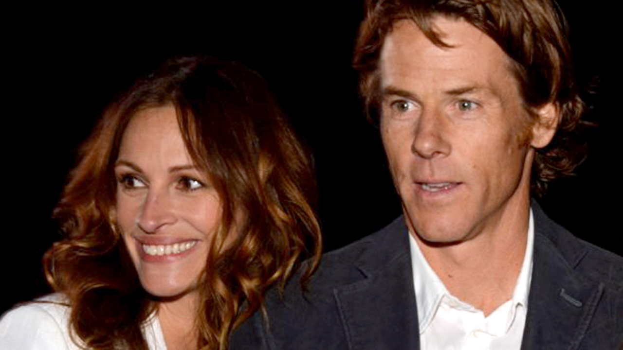 Actress Julia Roberts and Daniel Moder attend Heal The Bay&#039;s &quot;Bring Back The Beach&quot; Annual Awards Presentation &amp; Dinner held at The Jonathan Club on May 17, 2012 in Santa Monica, California