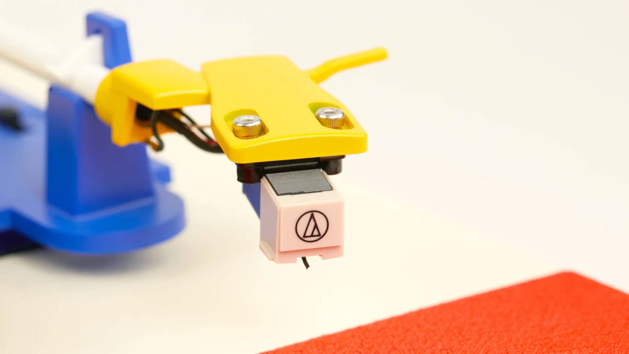 A close up of the Play Pro's Audio-Technica stylus