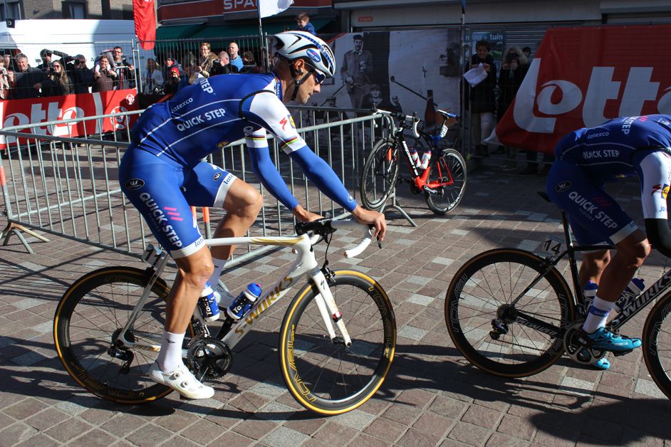 Boonen heads to the sign-on podium