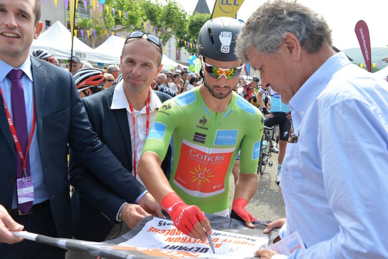 Nacer Bouhanni (Cofidis) on the start line in the points classification jersey