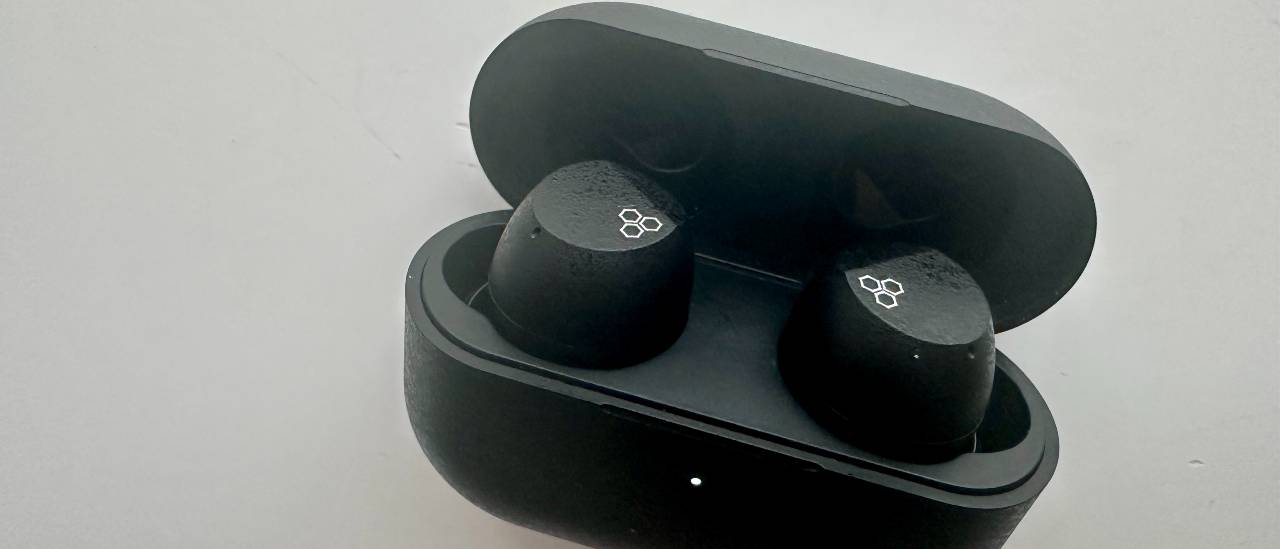 Final Audio ZE3000 SV wireless earbuds in their carry case, on a white background