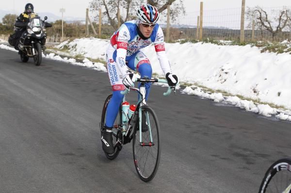 Alessandro De Marchi (Androni) rides through snow banked roads at the GP degli Etruschi.