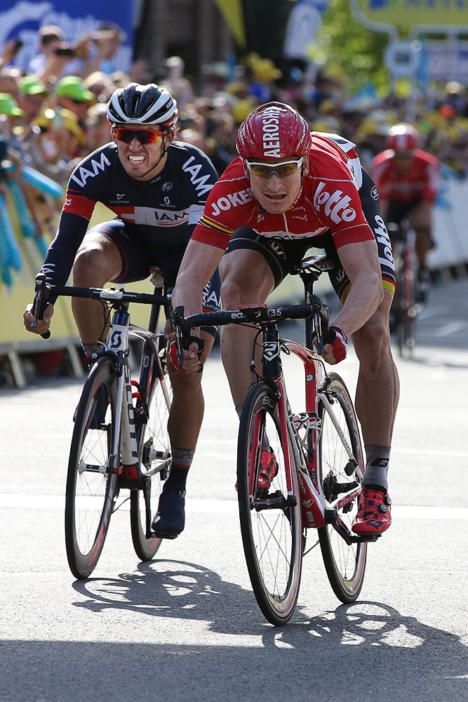 Andre Greipel wins stage 7 in a photos finish.