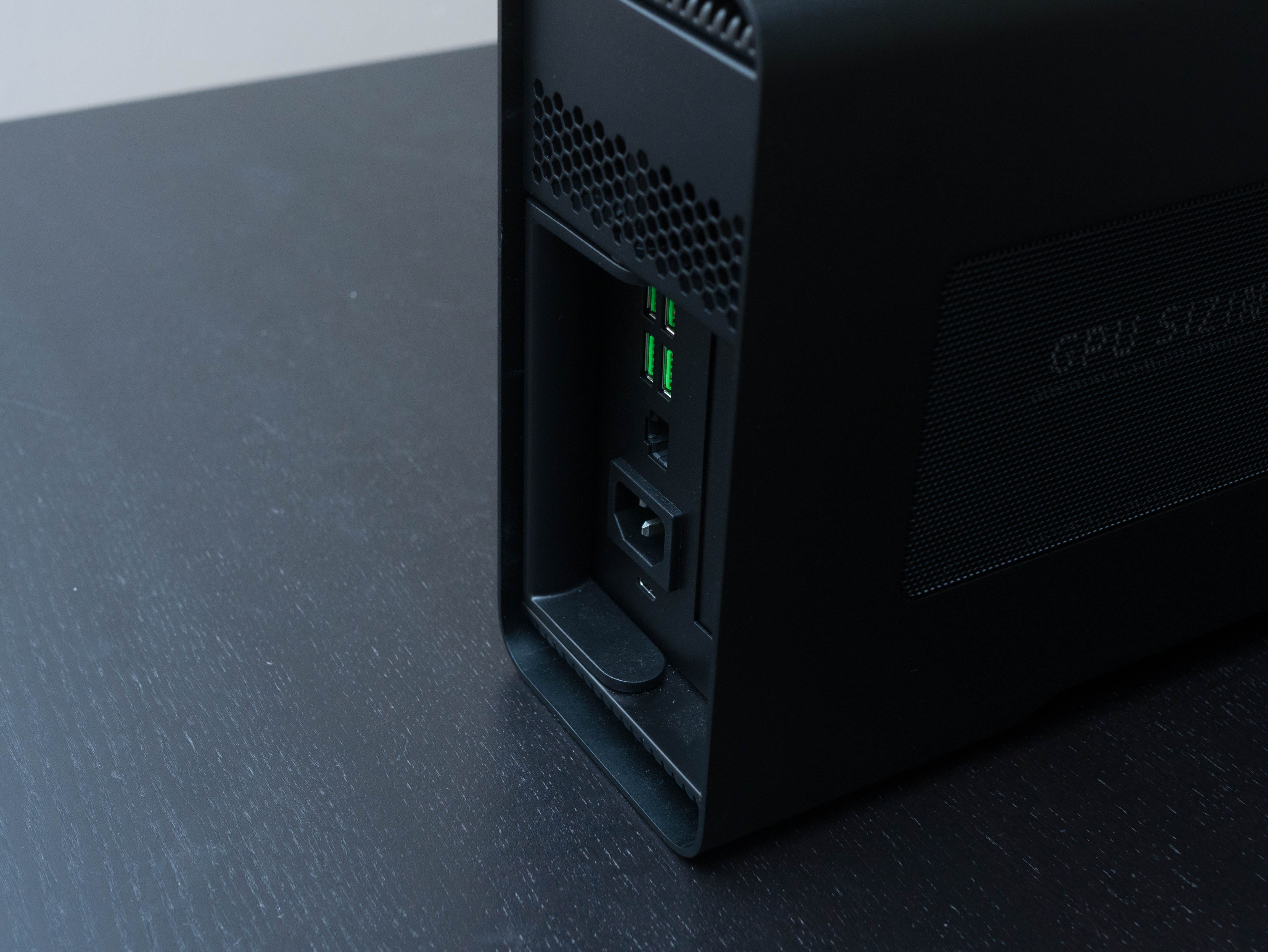 Razer Core V2 External Graphics Enclosure Review - Tom's Hardware | Tom ...