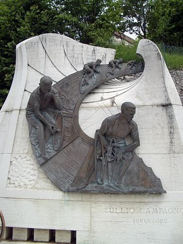 The monument to Tullio Campagnolo has pride of place at the Passo Croce d'Aune.