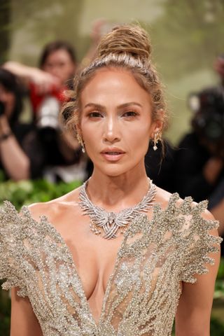 Jennifer Lopez makeup look Met Gala 2024
