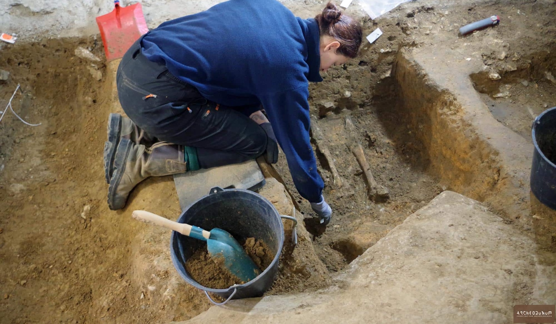 Basement renovation in house close to Paris reveals cemetery spanning 700 years, with Roman-era graves