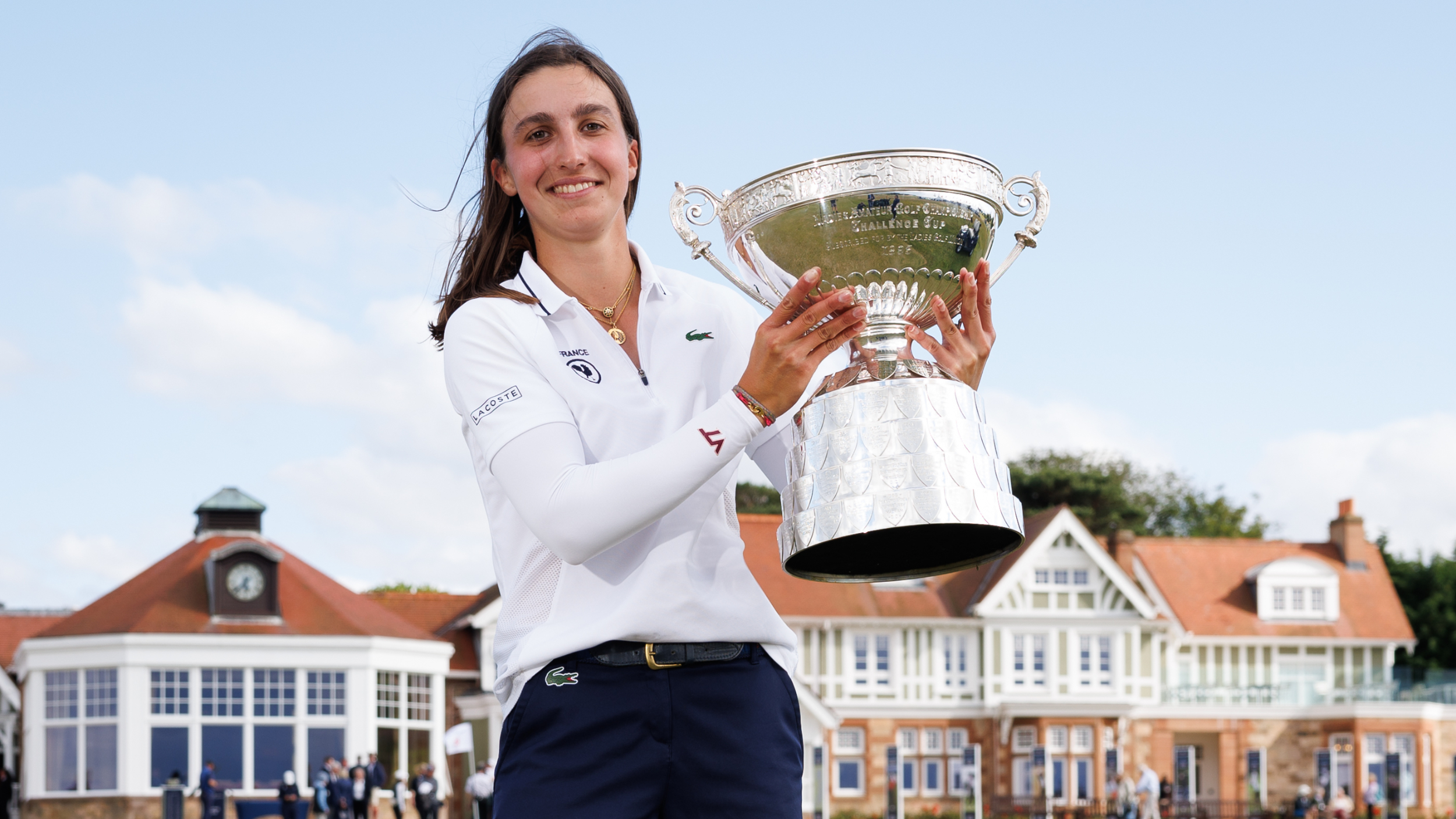 Valentine Delon with the Women's Amateur trophy