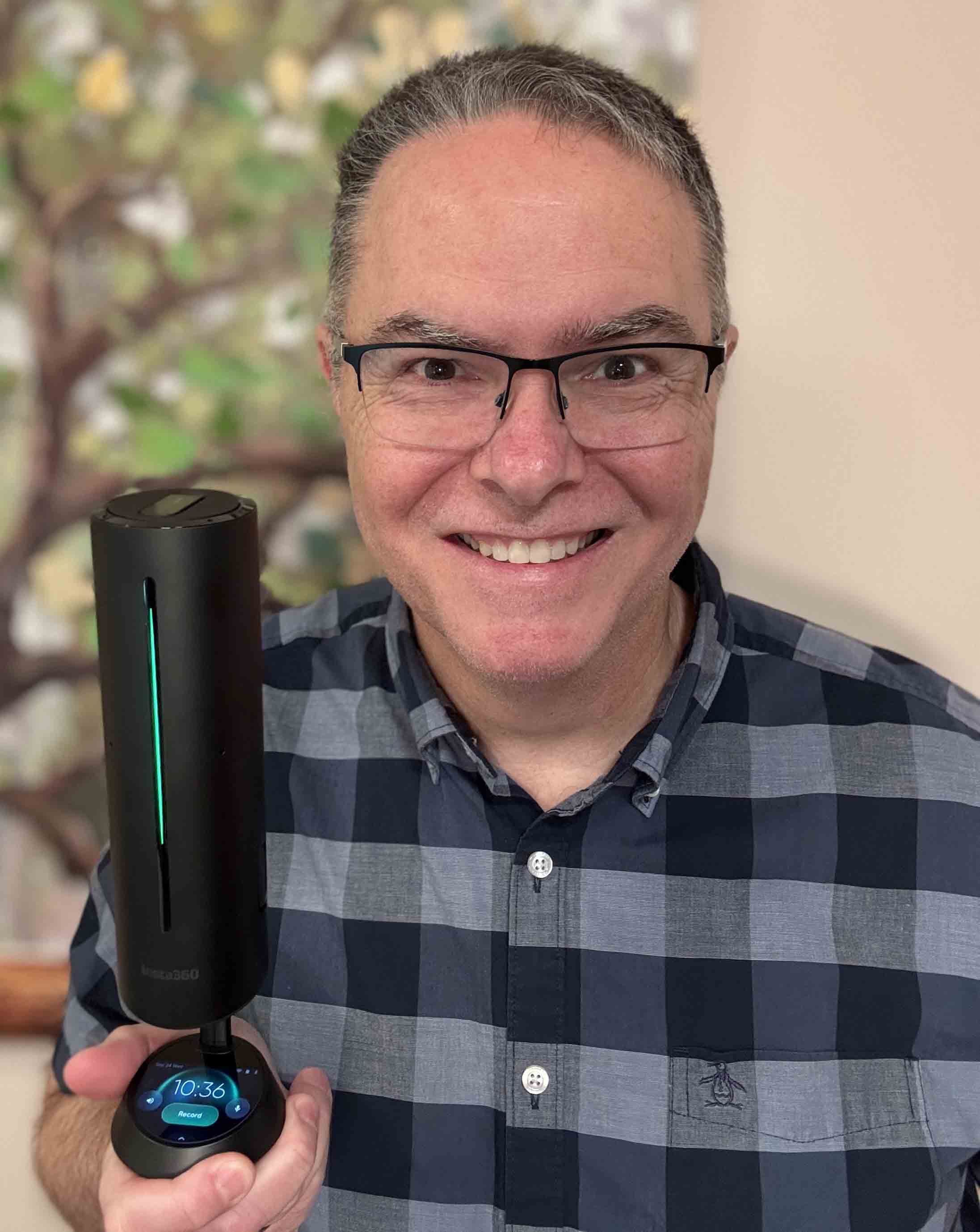 SCN content director Mark J. Pescatore holds the Insta360 Wave