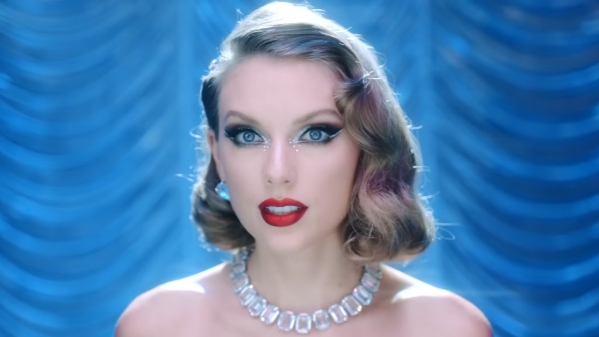Taylor Swift in the Bejeweled music video. 