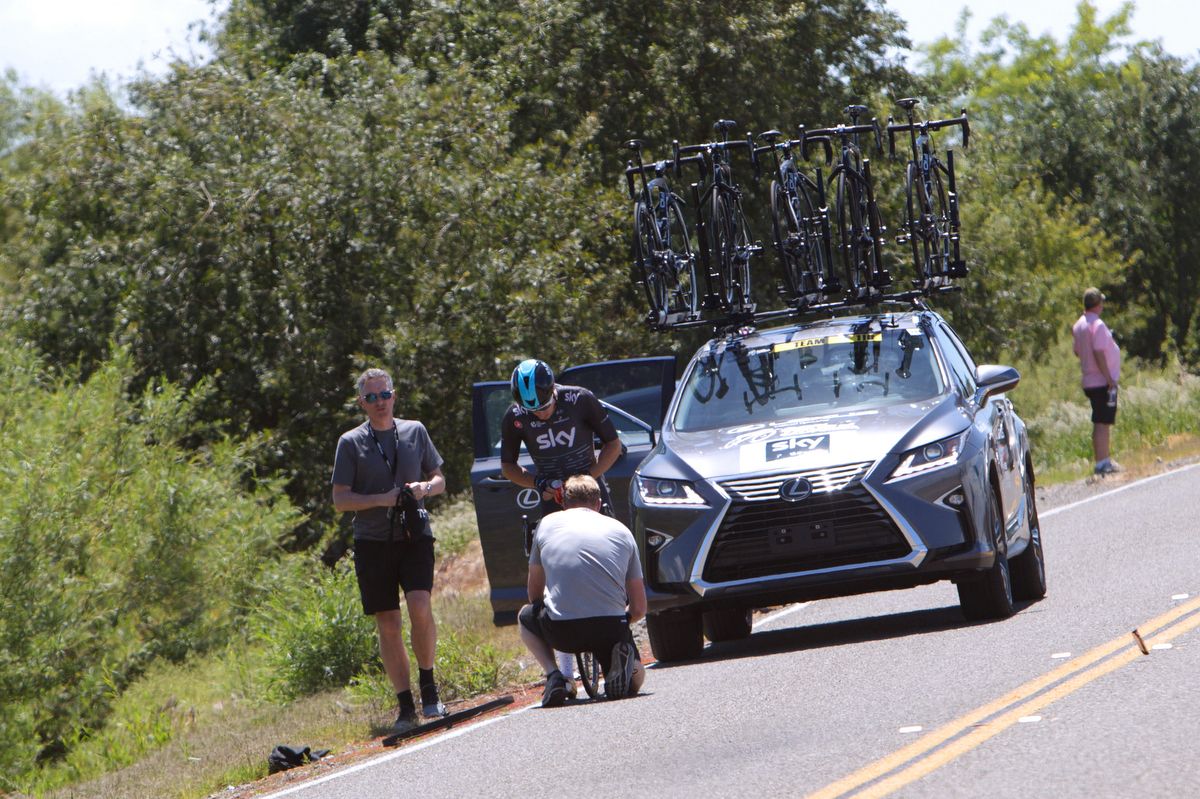 Elia Viviani has a mechanical mid-stage