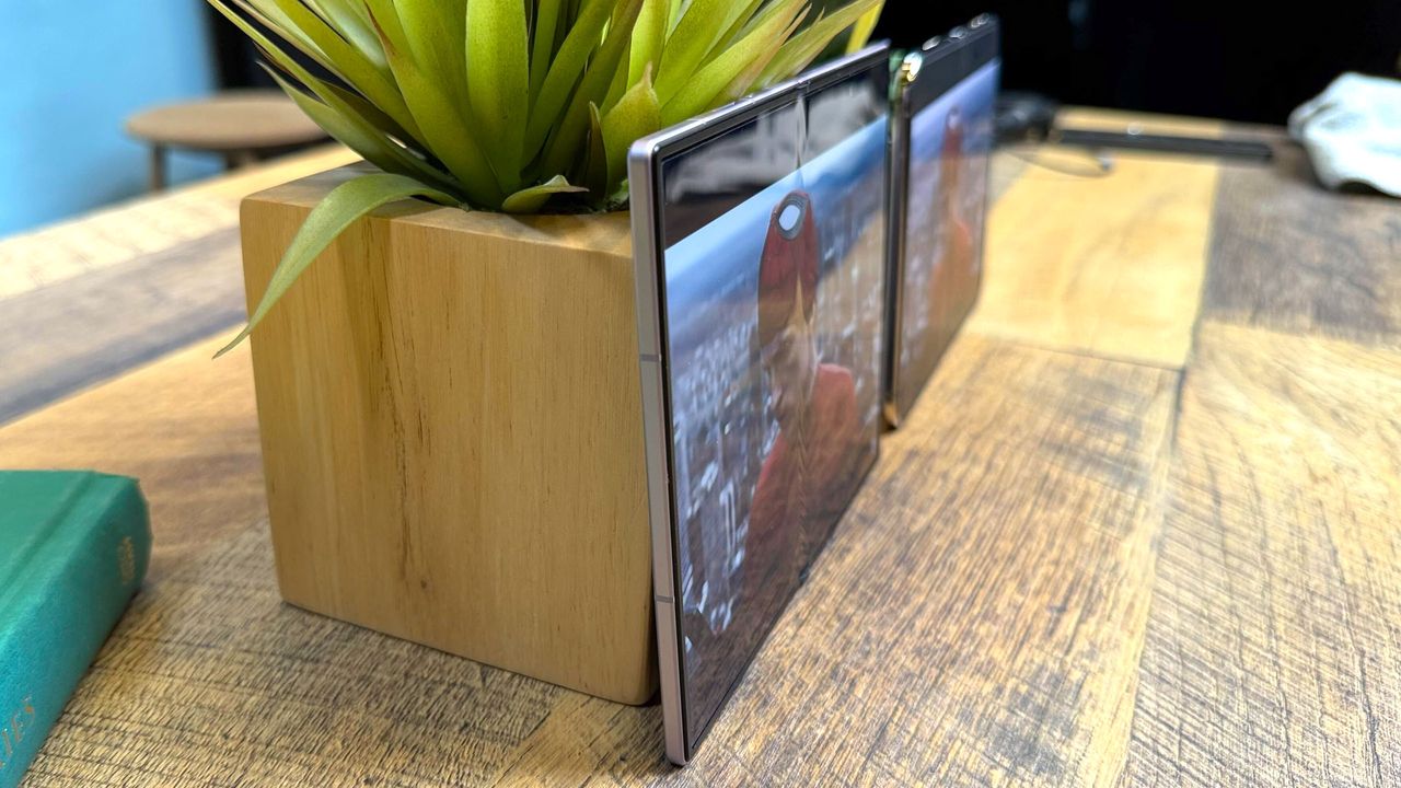 iPhone Duo display inside vs Galaxy Z Fold 8