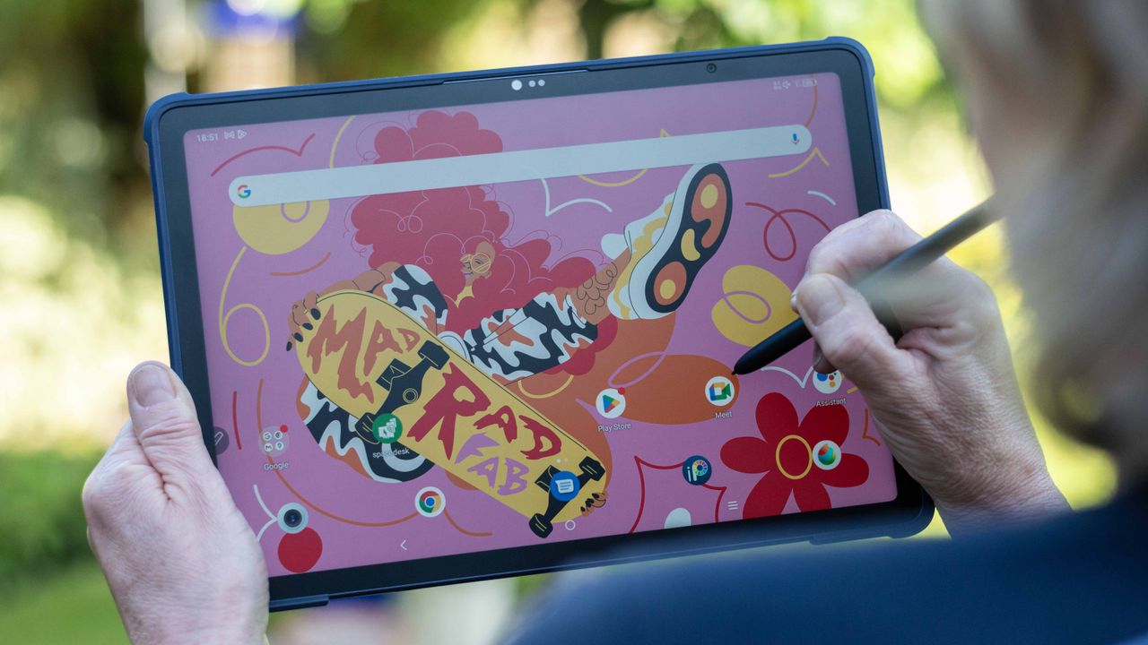 XP-Pen Magic Drawing Pad outside in shaded area