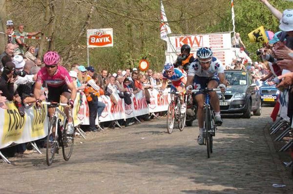 Hammond leads the break up the Kemmel