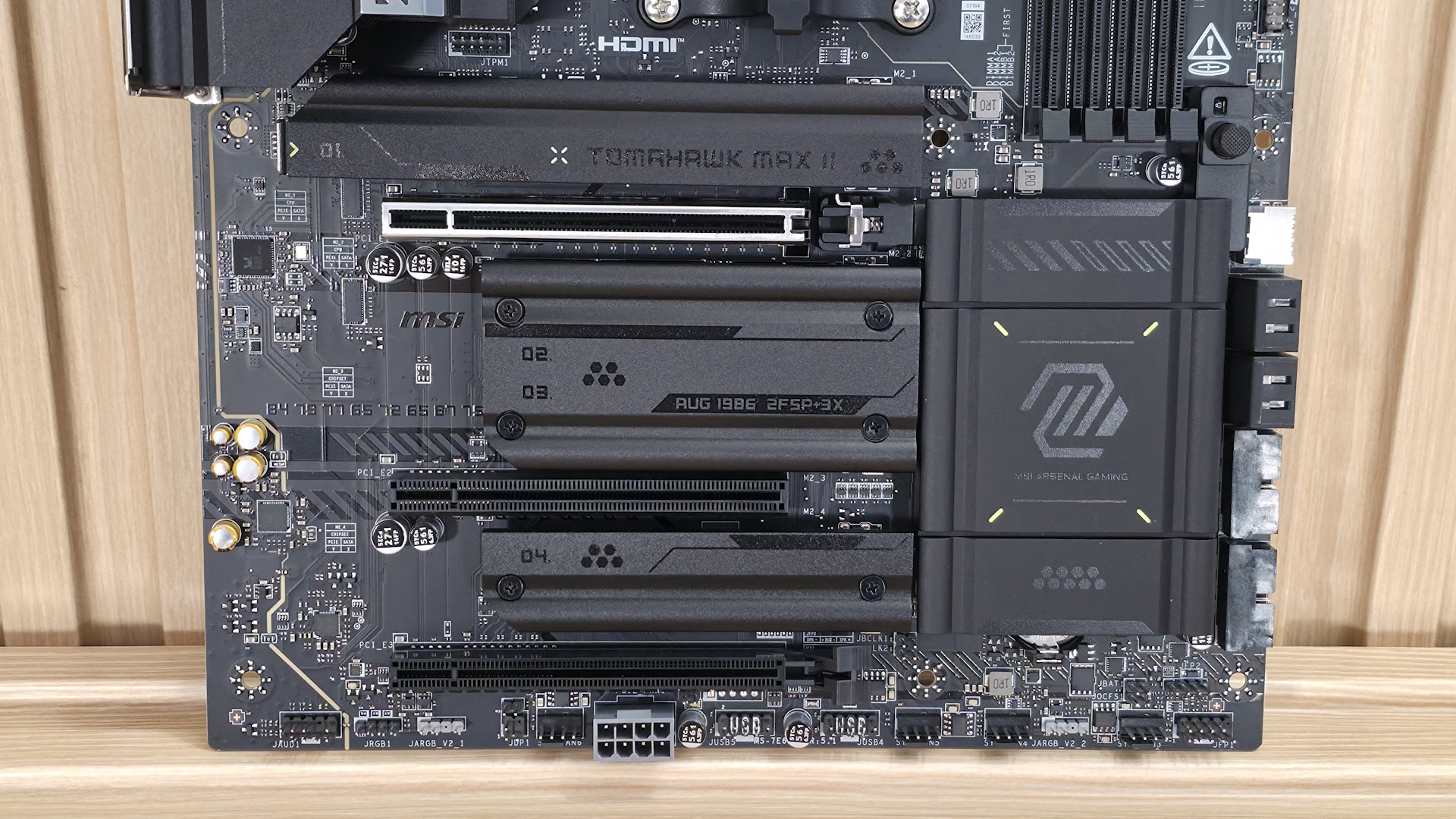 MSI MAG B850 Tomahawk Max Wifi II - النصف السفلي