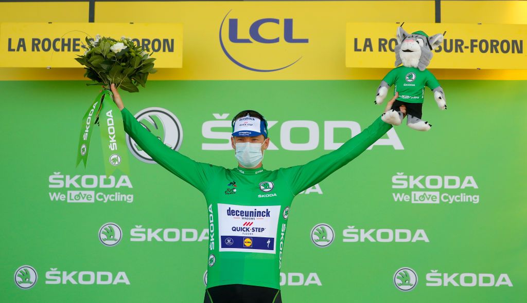 LA ROCHESURFORON FRANCE SEPTEMBER 17 Podium Sam Bennett of Ireland and Team Deceuninck QuickStep Green Points Jersey Celebration during the 107th Tour de France 2020 Stage 18 a 175km stage from Mribel to La Roche sur Foron 543m TDF2020 LeTour on September 17 2020 in La RochesurForon France Photo by Stephane Mahe PoolGetty Images