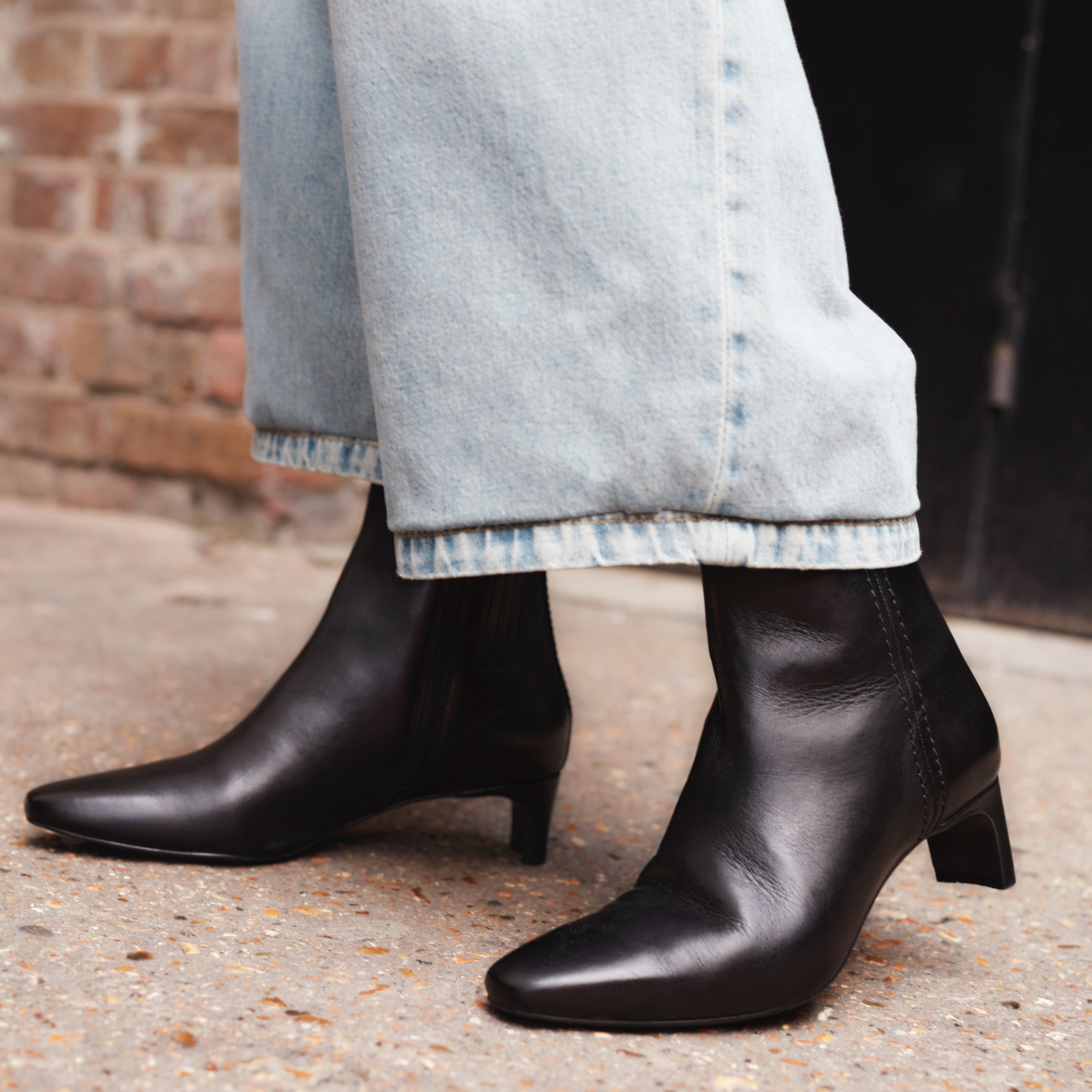 I'm a Shoe Expert—5 Classic Pairs That Belong in Every Autumn Capsule Wardrobe