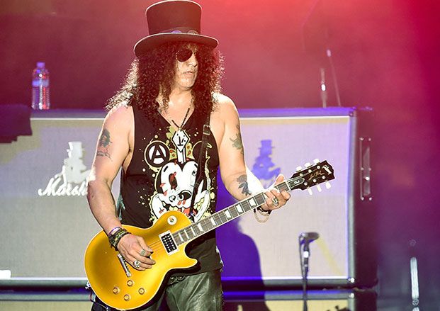 Slash Plays “Catcher in the Rye” for First Time with Guns N’ Roses ...
