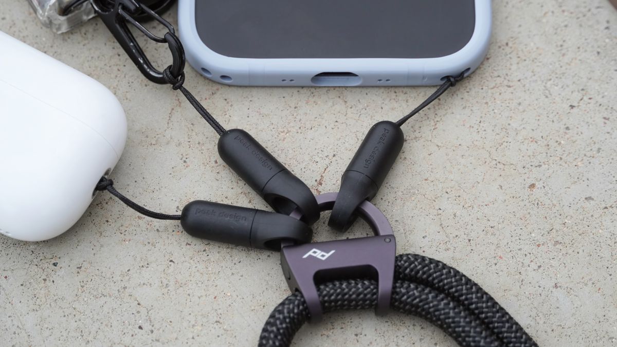 Multiple Micro Anchor points connected to the Peak Design multi strap.
