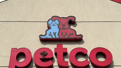 Petco store logo with birds nesting in the E of the sign.