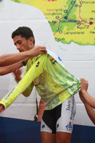 Hossein Alizadeh (Tabriz Petrochemical Team) kept the leader's jersey heading into the final stage.