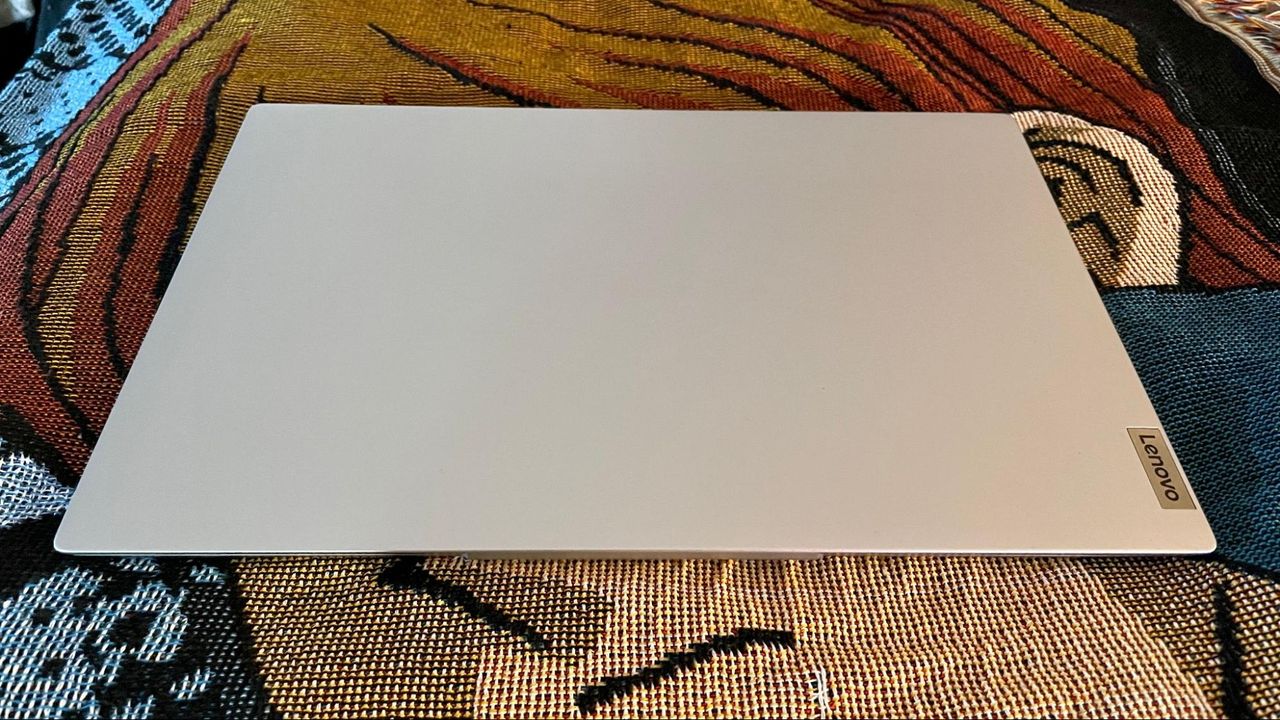 Lenovo IdeaPad Slim 7 Carbon