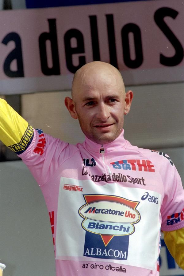 Pantani in pink at Madonna di Campoglio: the day after he would fail a haematocrit test