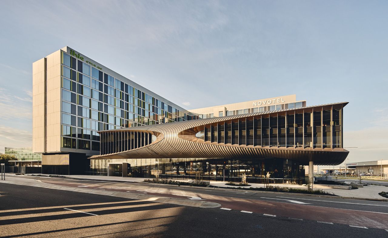 Exterior of ibis Styles Melbourne Airport hotel