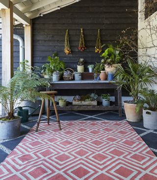 Coral geometric outdoor rug