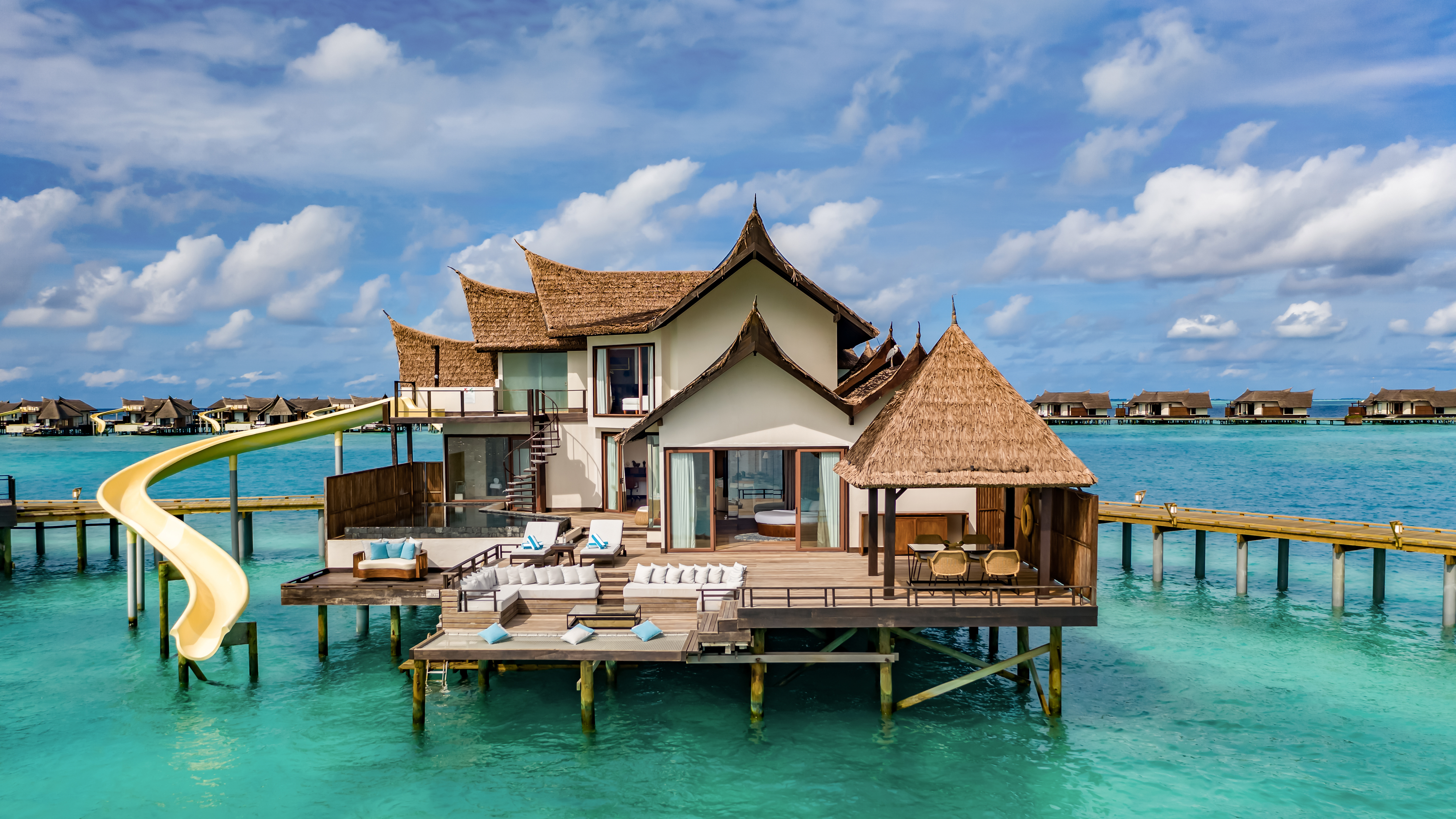 Ocean Pool RESERVE with slide &ndash; villa on stilts above ocean