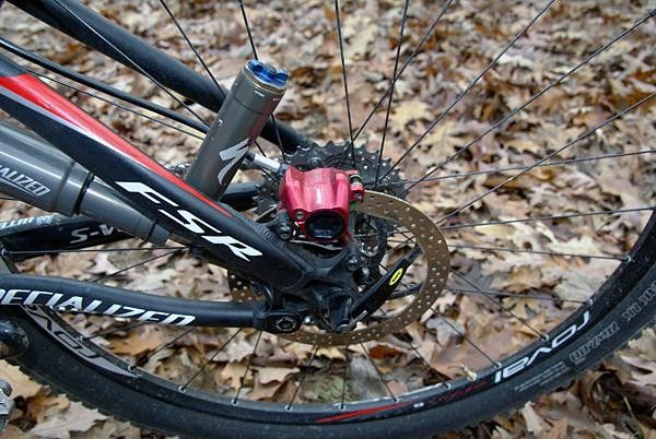 The Magura Marta SL is Overend's brake of choice.