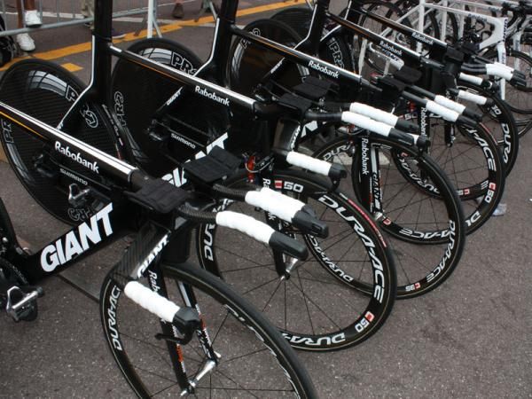 In fact, the entire Rabobank squad ran Shimano Dura-Ace Di2 transmissions for the opening time trial.