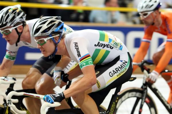 Meyer puts Howard into the action in the men's Madison.