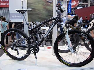 Rocky Mountain has done a superb job of recreating the look of its carbon bikes in aluminum for the revamped Element series