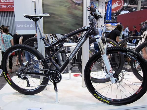 Rocky Mountain has done a superb job of recreating the look of its carbon bikes in aluminum for the revamped Element series.