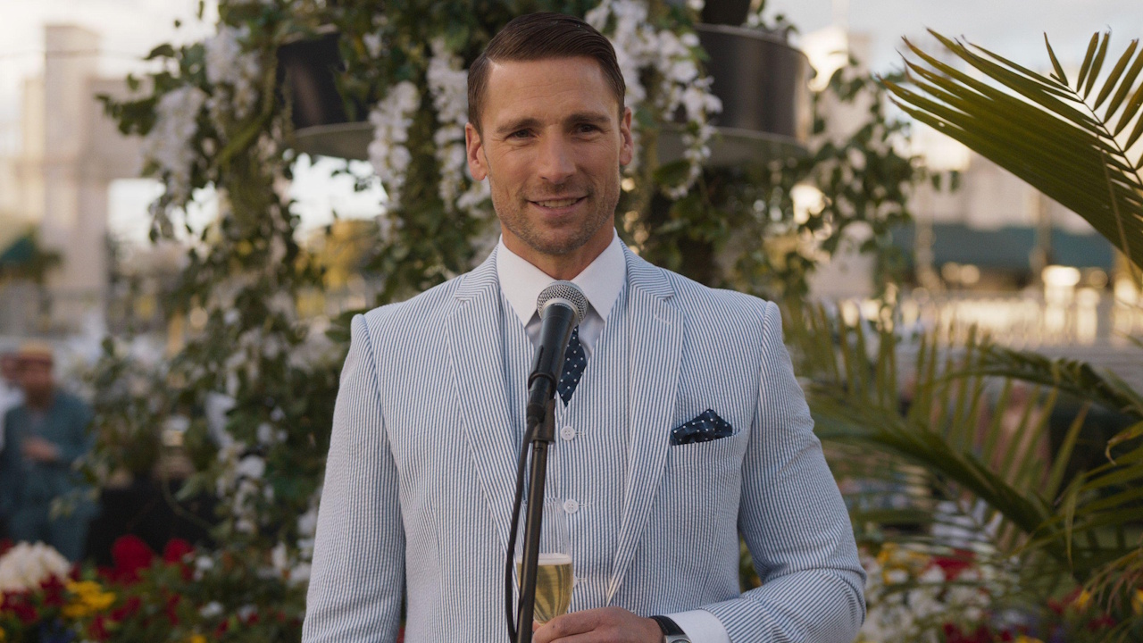 Andrew Walker stars in Kentucky Roses on Hallmark.
