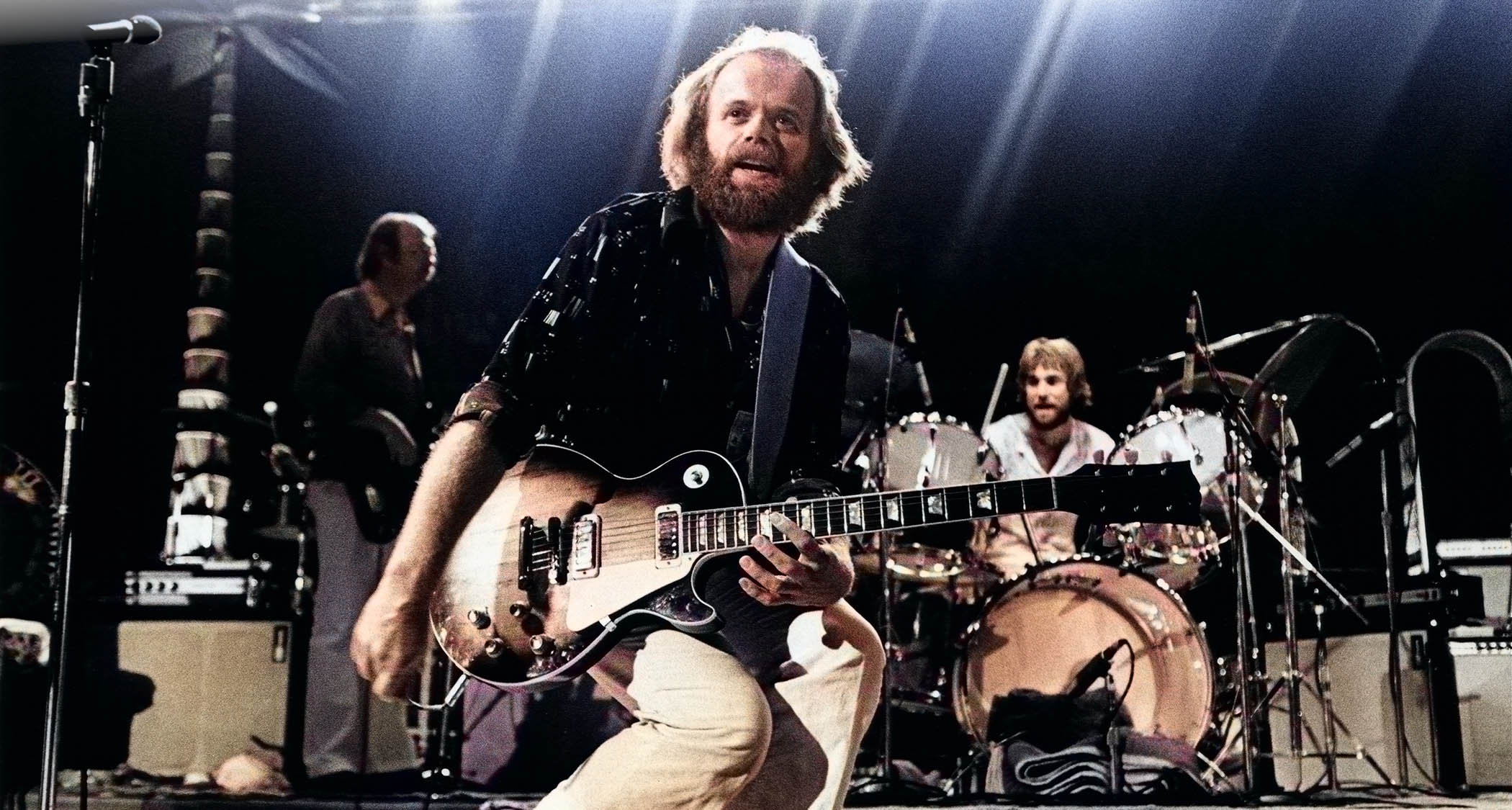 Al Jardine takes center stage live with the Beach Boys as he crouches, mid-solo, with his Gibson Les Paul