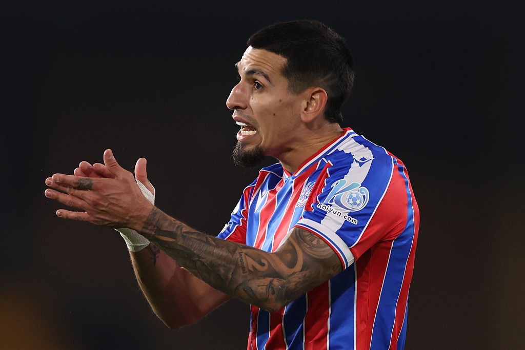 Oliver Glasner has confirmed a timeline on Daniel Munoz&#039;s injury