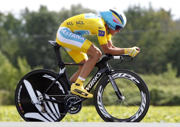 Alberto Contador (Astana) in full flight