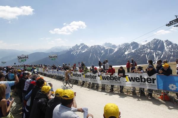 Snow_capped mountains surrounded the riders as they scaled the Plan de Corones