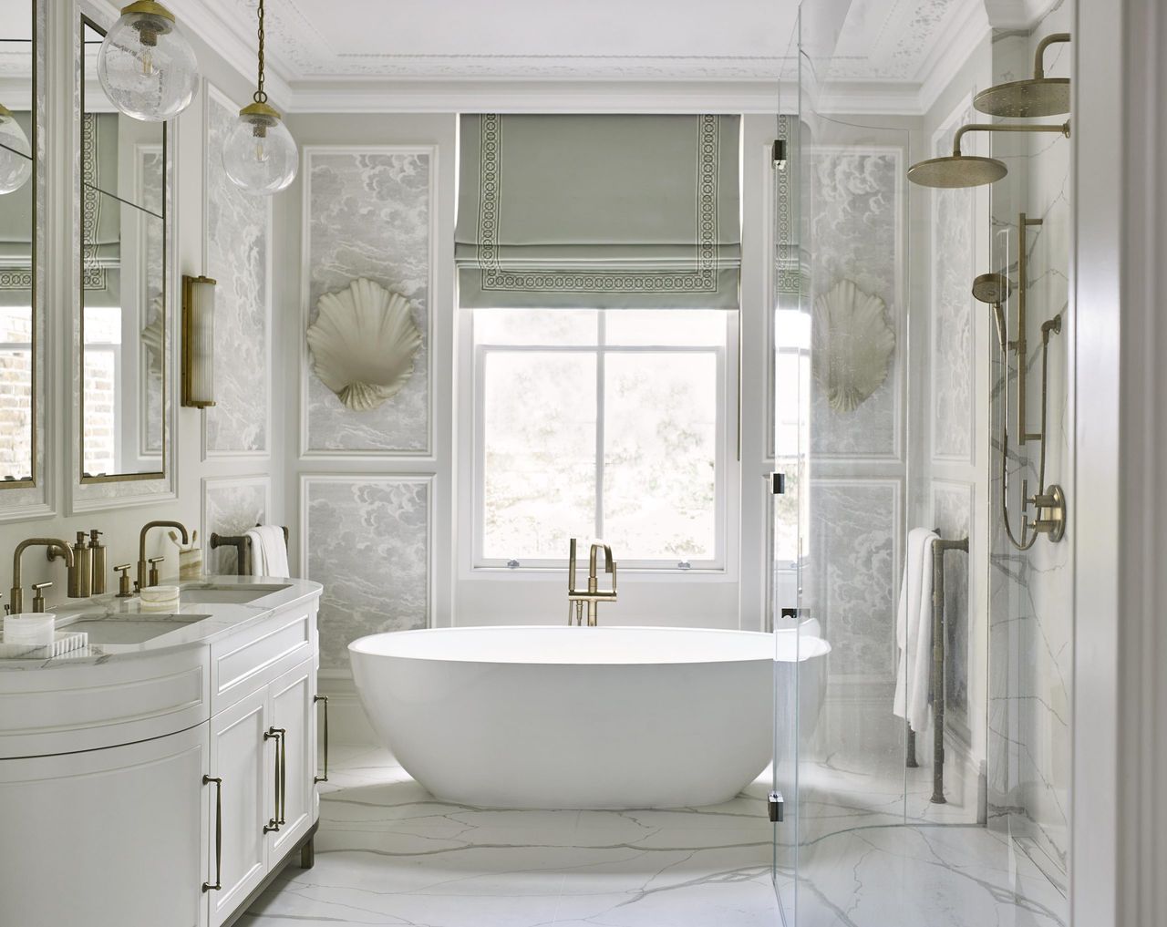 London bathroom designed by Gunter &amp; Co