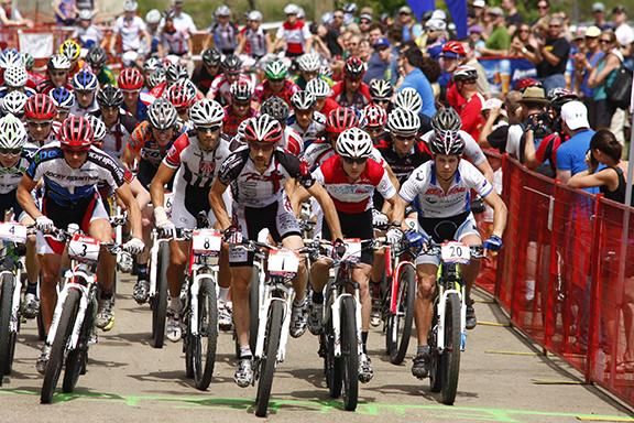 Elite men are off with a bang!