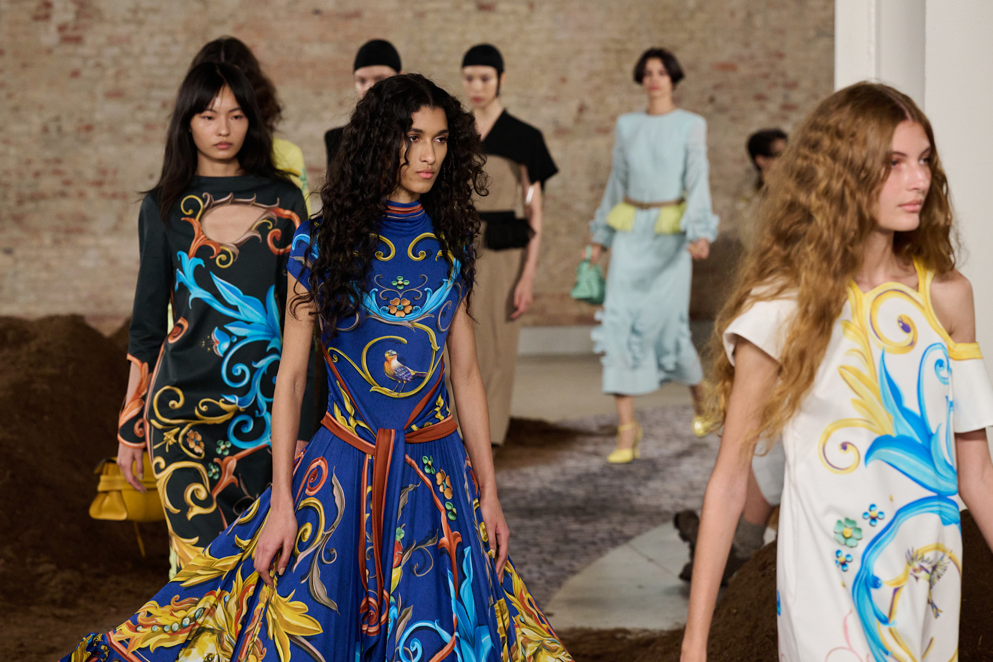 models in the finale of moschino aw26 show