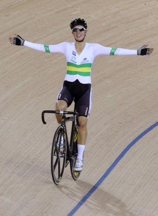 Melissa Hoskins (Australia) wins gold in the scratch race