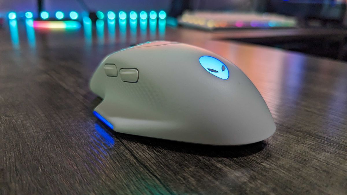 Alienware Wireless Gaming Mouse (aw620m) Review: A Comfortable 