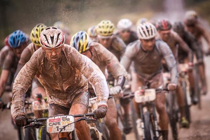 Christoph Sauser of Meerendal Songo Specialized leads the group