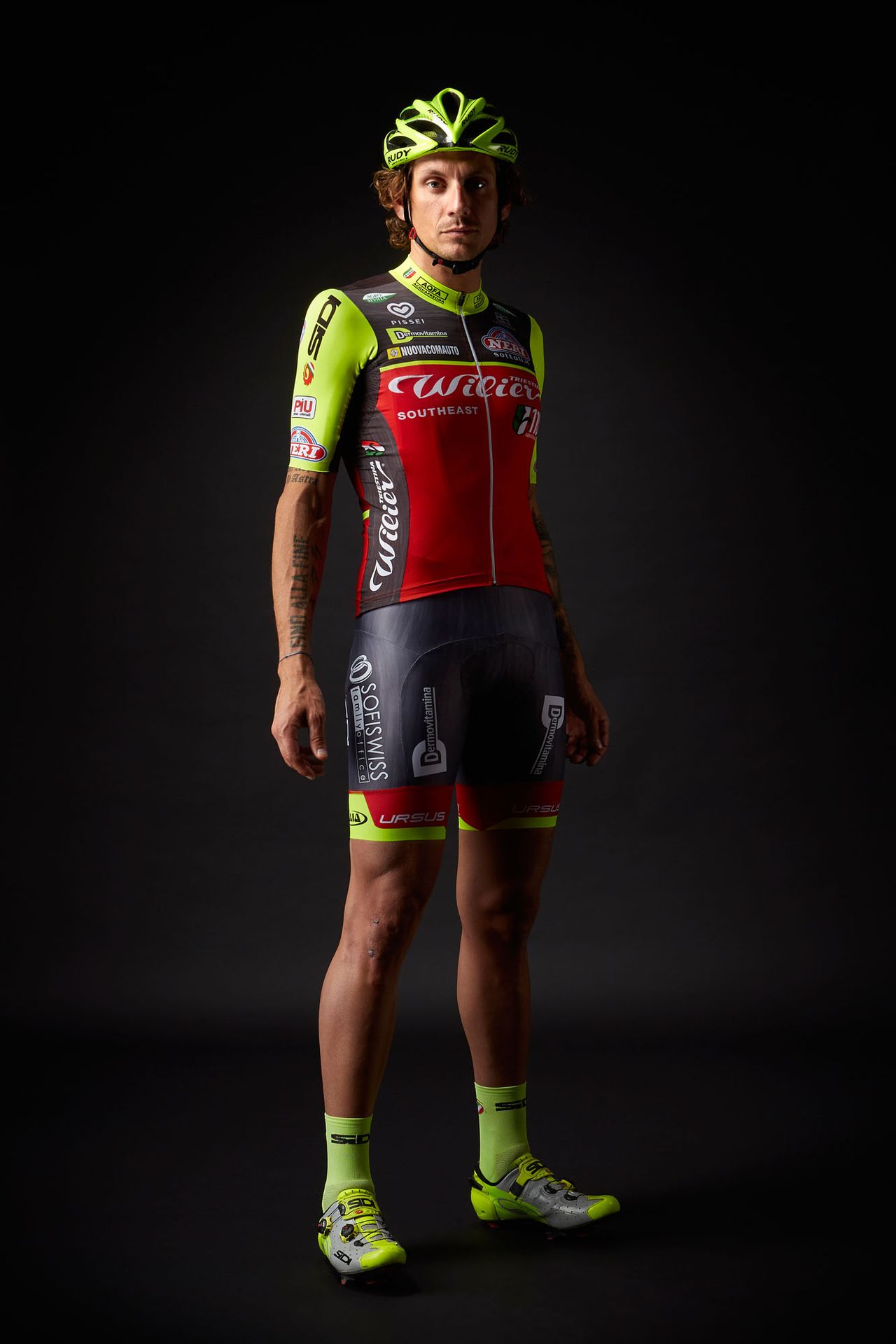 Filippo Pozzato shows the new team kit.