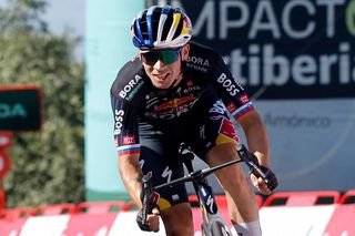 Team Bora's Primoz Roglic sprints to cross the finish in first place, winning the stage 4 of La Vuelta a Espana cycling tour, a 170.4 km race between Plasencia and Pico Villuercas, near the town of Navezuelas in Caceres province, on August 20, 2024. (Photo by OSCAR DEL POZO / AFP)