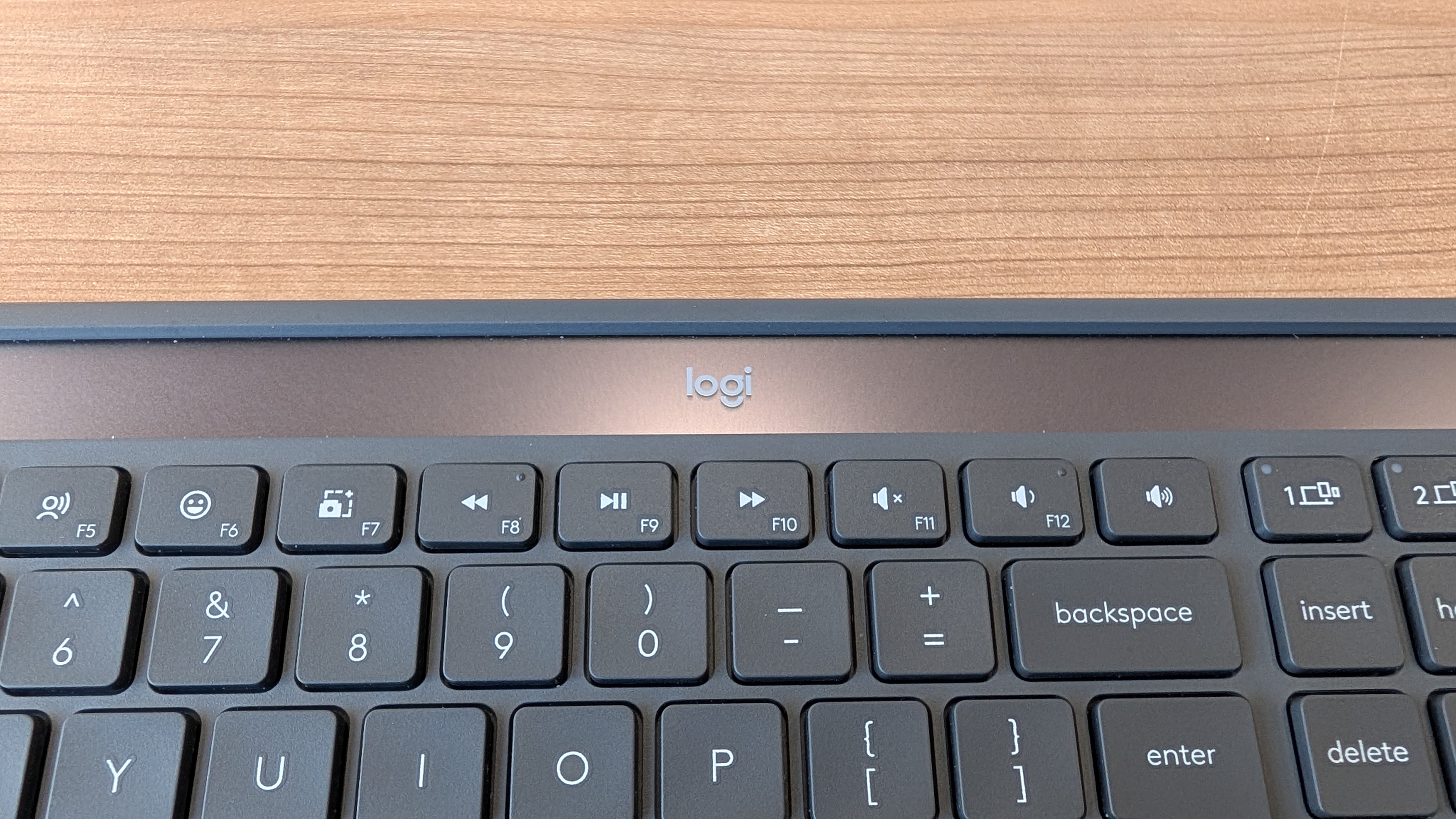 Logitech Signature Slim Solar+ K980